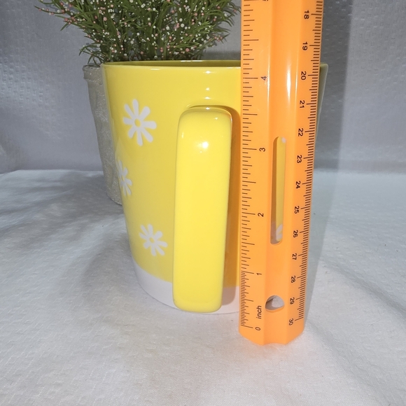 Strawberry Street Sunny Yellow Mug With Daises Oversized  Whimsical EUC - Picture 3 of 6